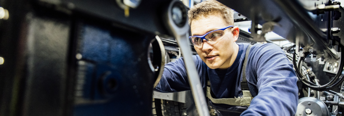 Metallbauer / Schlosser / Schweißer / Monteur / KFZ-Mechaniker im Fahrzeugbau (m/w/d) - Stellenausschreibung